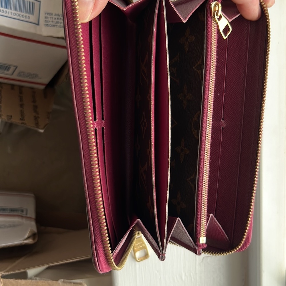 Louis Vuitton limited edition wallet - Picture 8 of 11